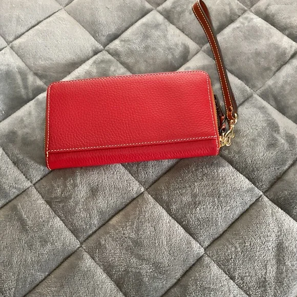 Dooney & Bourke Vibrant Red Wristlet - Picture 2 of 4